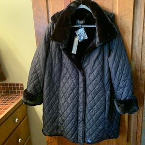 Dennis Basso, NEW WITH TAGS, REVERSIBLE Diamond Quilted, water resistant.